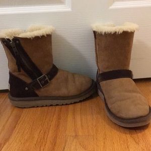 girls size 2 ugg boots!